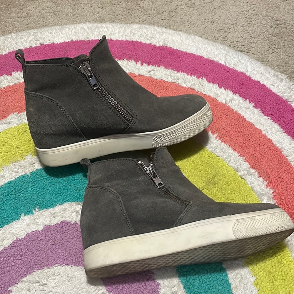 Steve Madden Gray Sneaker Wedge Zip Bootie Size 9